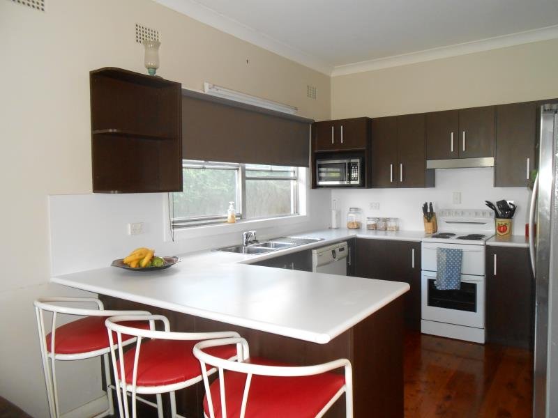 4 Warren Street TAMWORTH 3