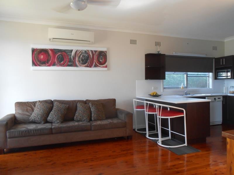 4 Warren Street TAMWORTH 4