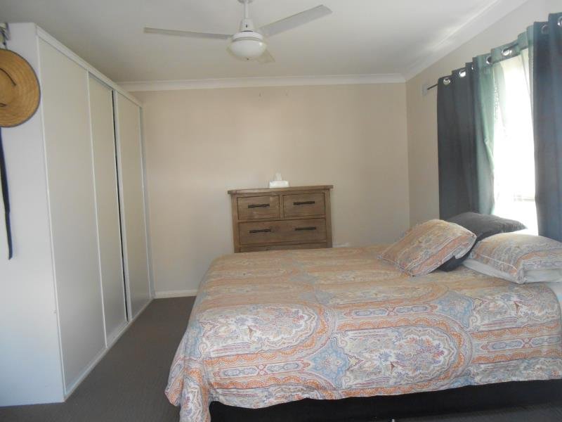 4 Warren Street TAMWORTH 6