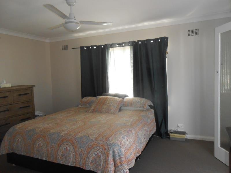 4 Warren Street TAMWORTH 7