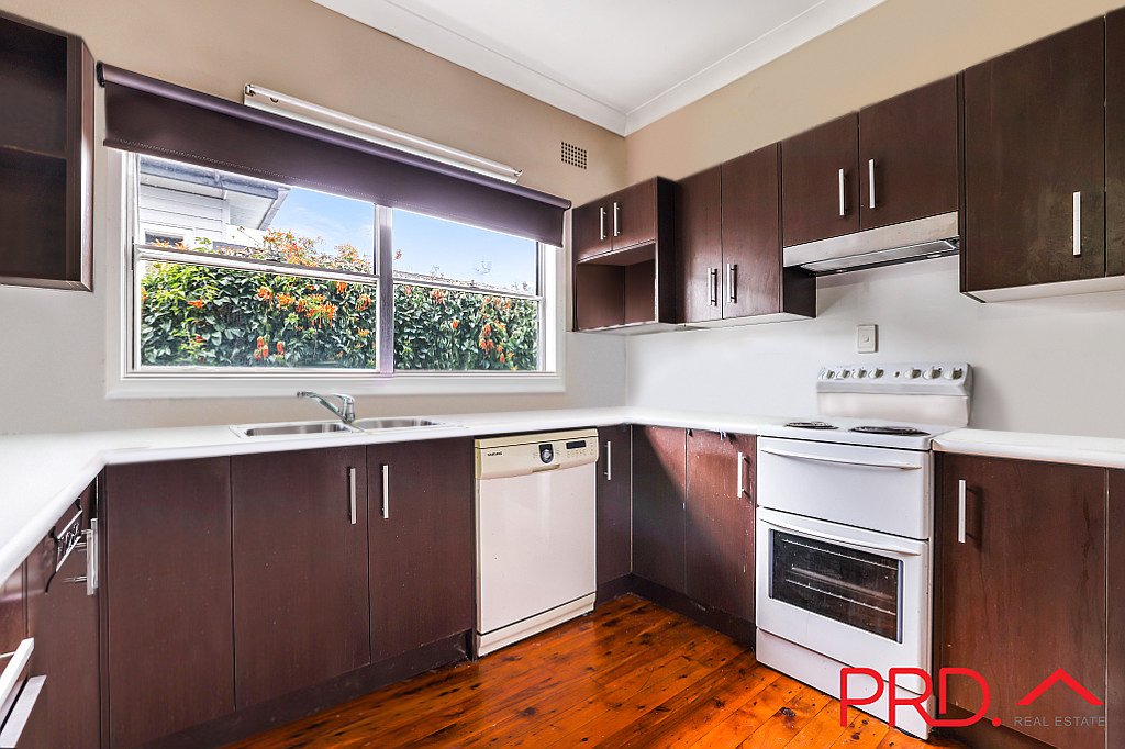 4 Warren Street TAMWORTH 5