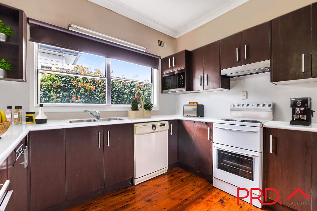 4 Warren Street TAMWORTH 6