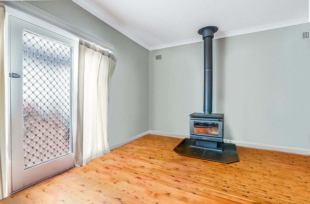 4 Warren Street TAMWORTH 9