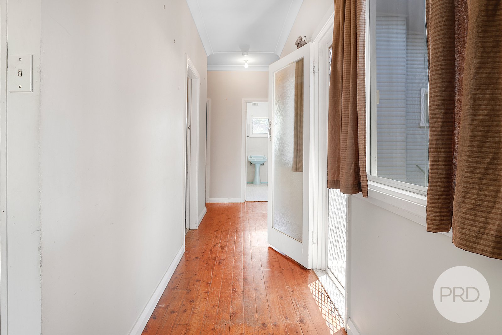 4 Warren Street TAMWORTH 11