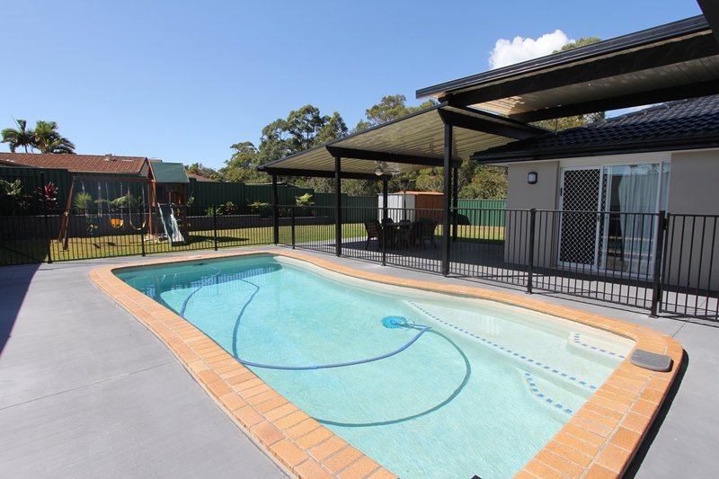 4 Watford Crescent MOLENDINAR 1