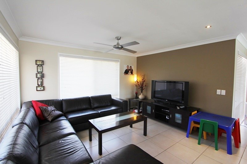 4 Watford Crescent MOLENDINAR 8