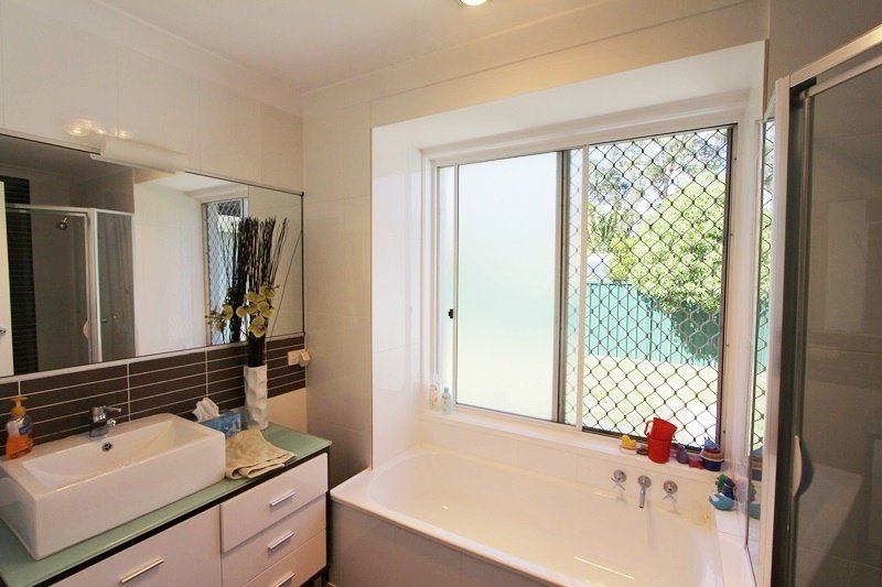 4 Watford Crescent MOLENDINAR 14