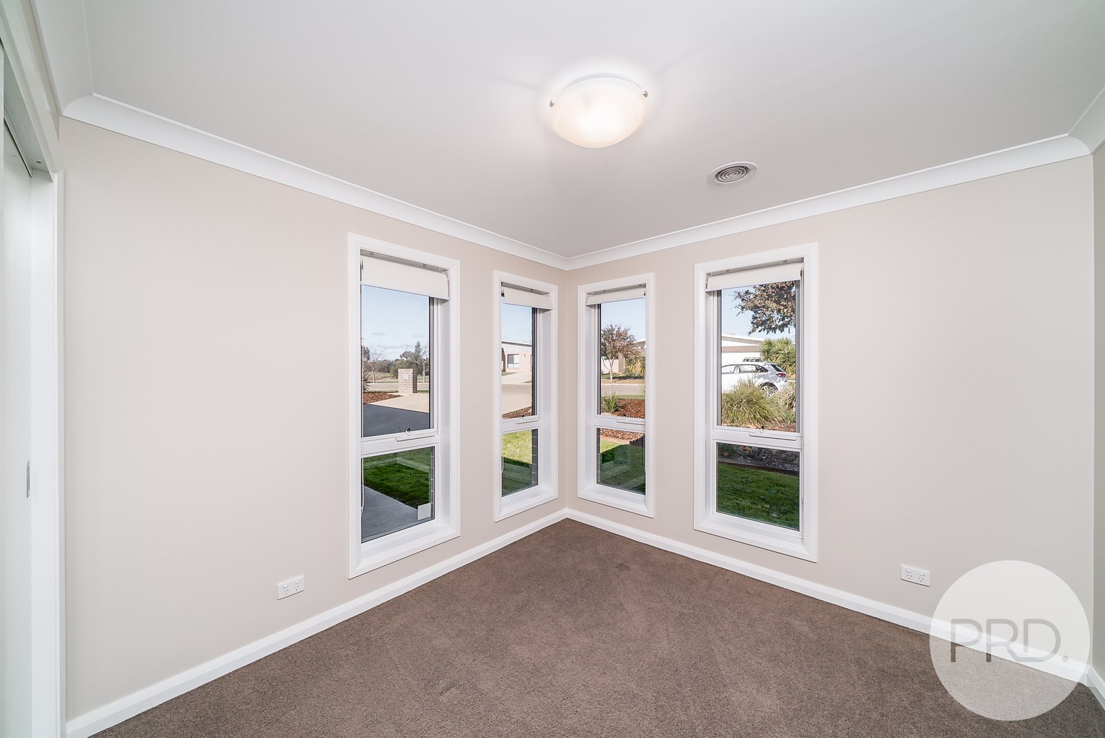 4 Watson Boulevard LLOYD 11