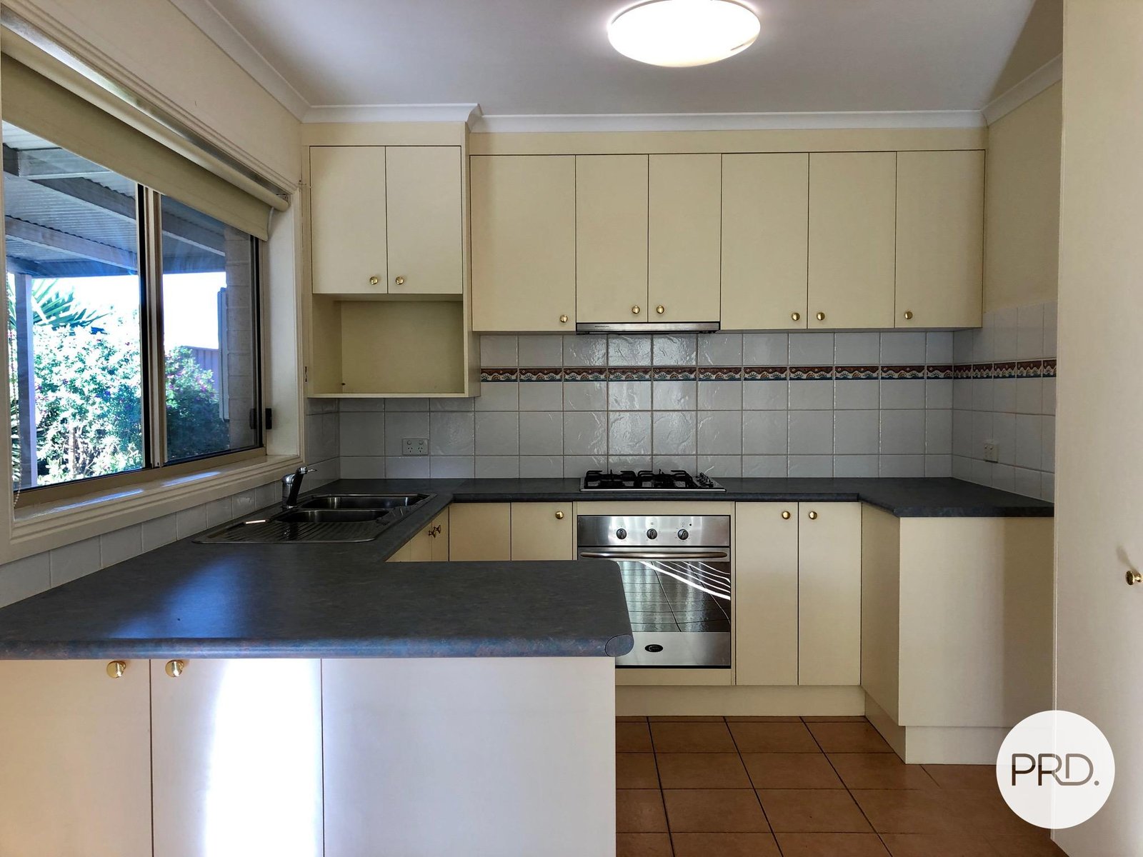 4 Wattle Way WEST ALBURY 2