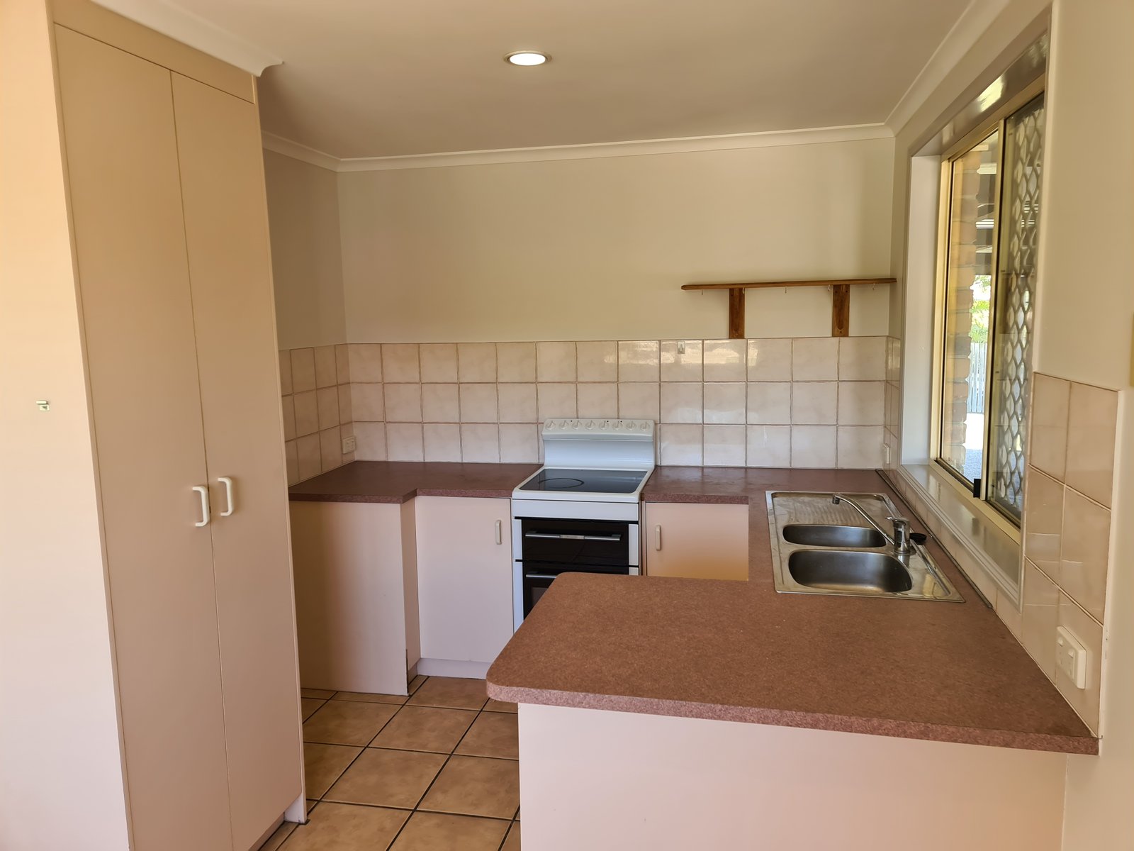 4 Wattora Close BOYNE ISLAND 12