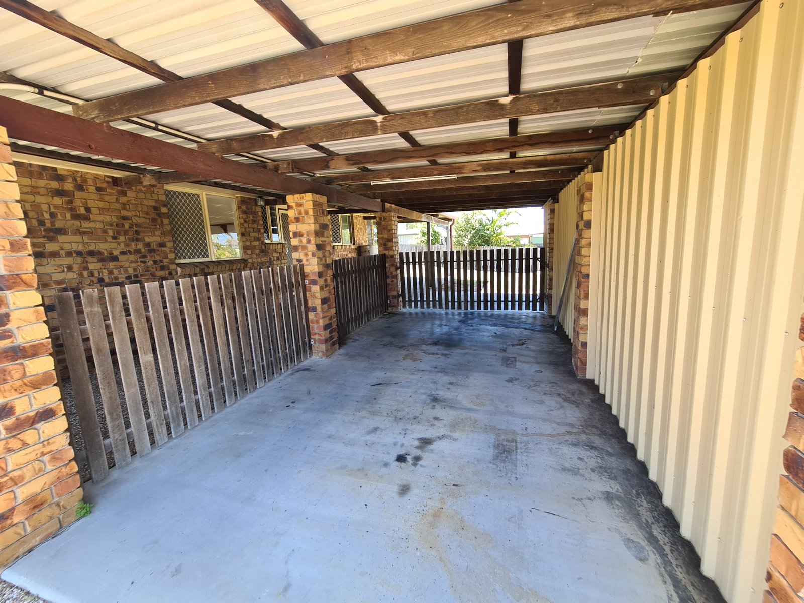 4 Wattora Close BOYNE ISLAND 16