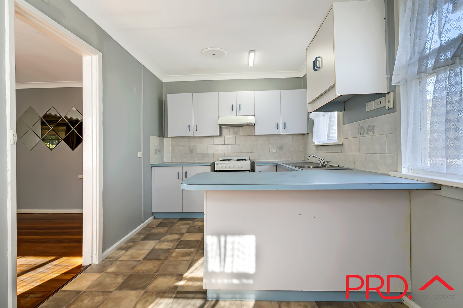 4 Westow Crescent OXLEY VALE 6