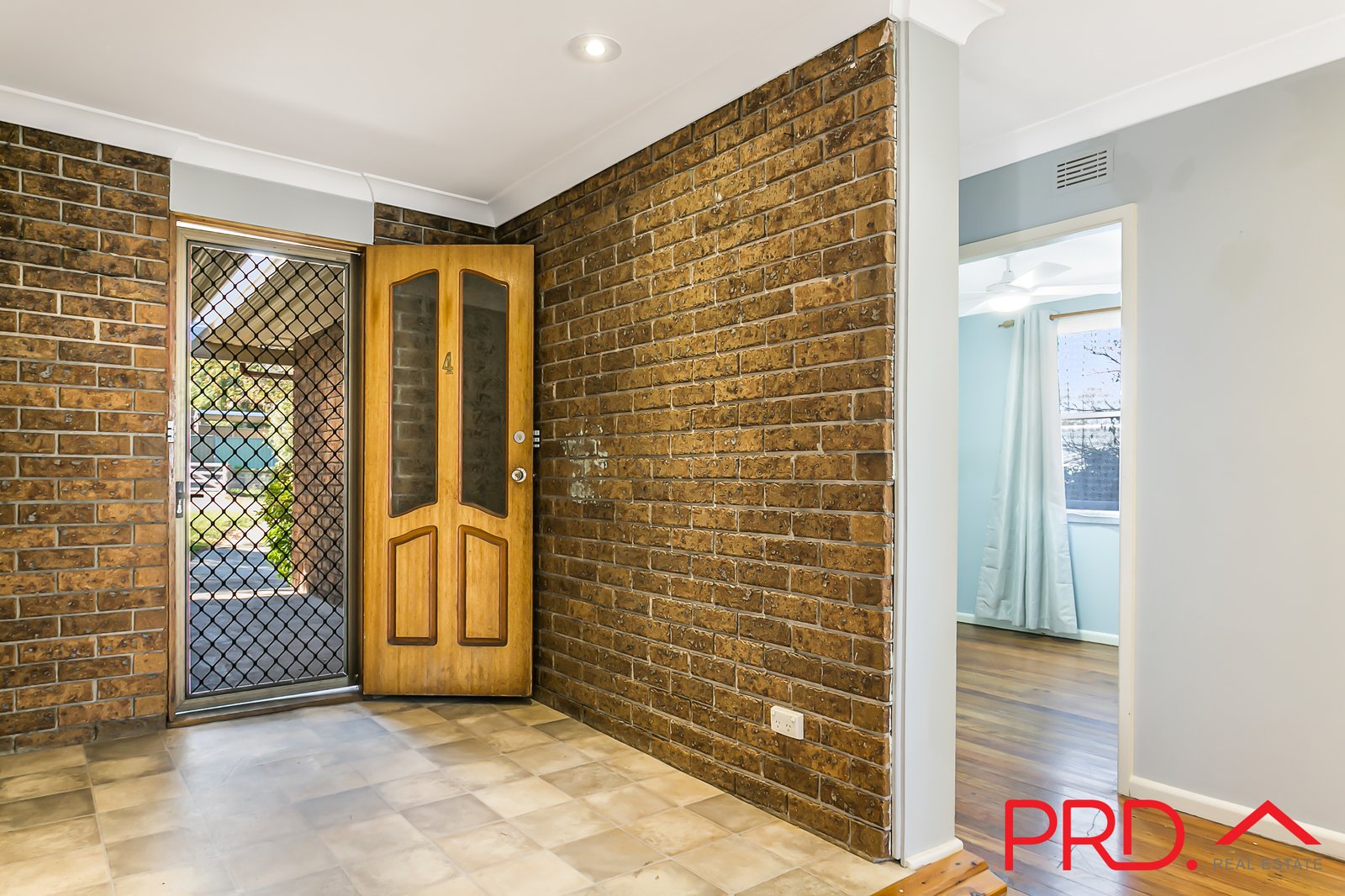 4 Westow Crescent TAMWORTH 15
