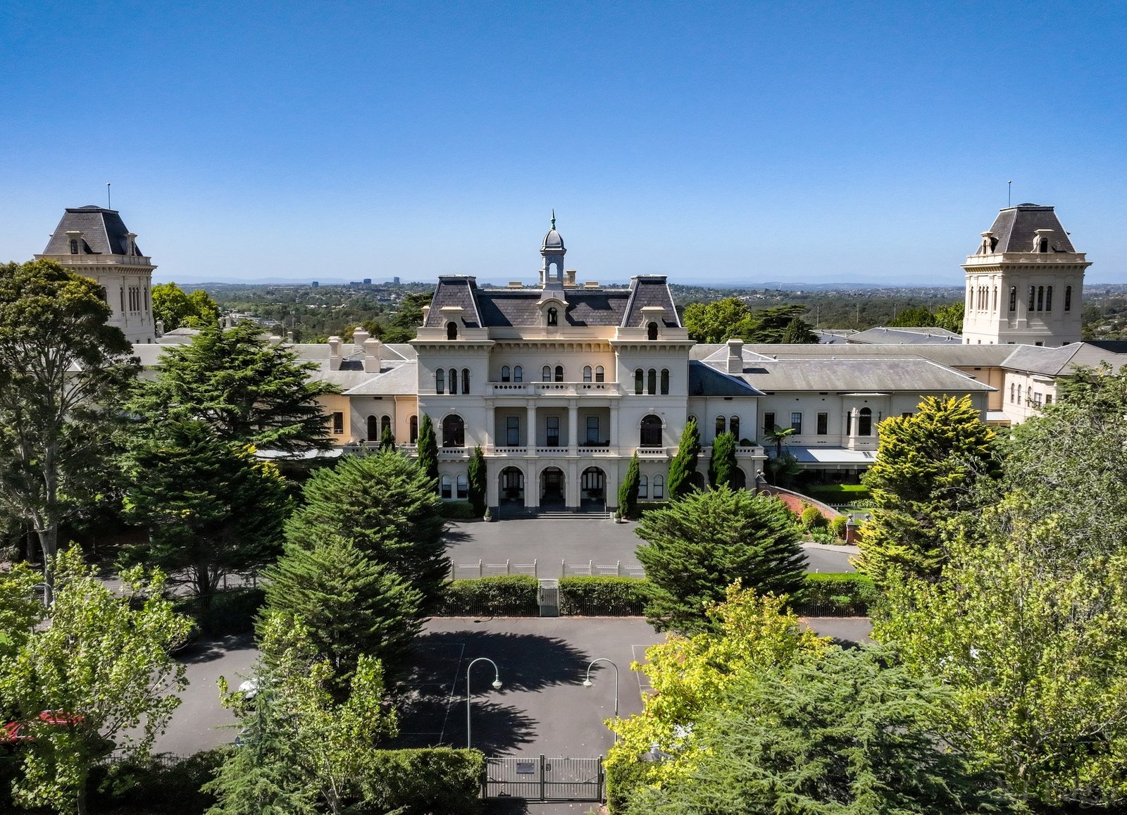 Real Estate and Property in 4 Wiltshire Drive, Kew, VIC