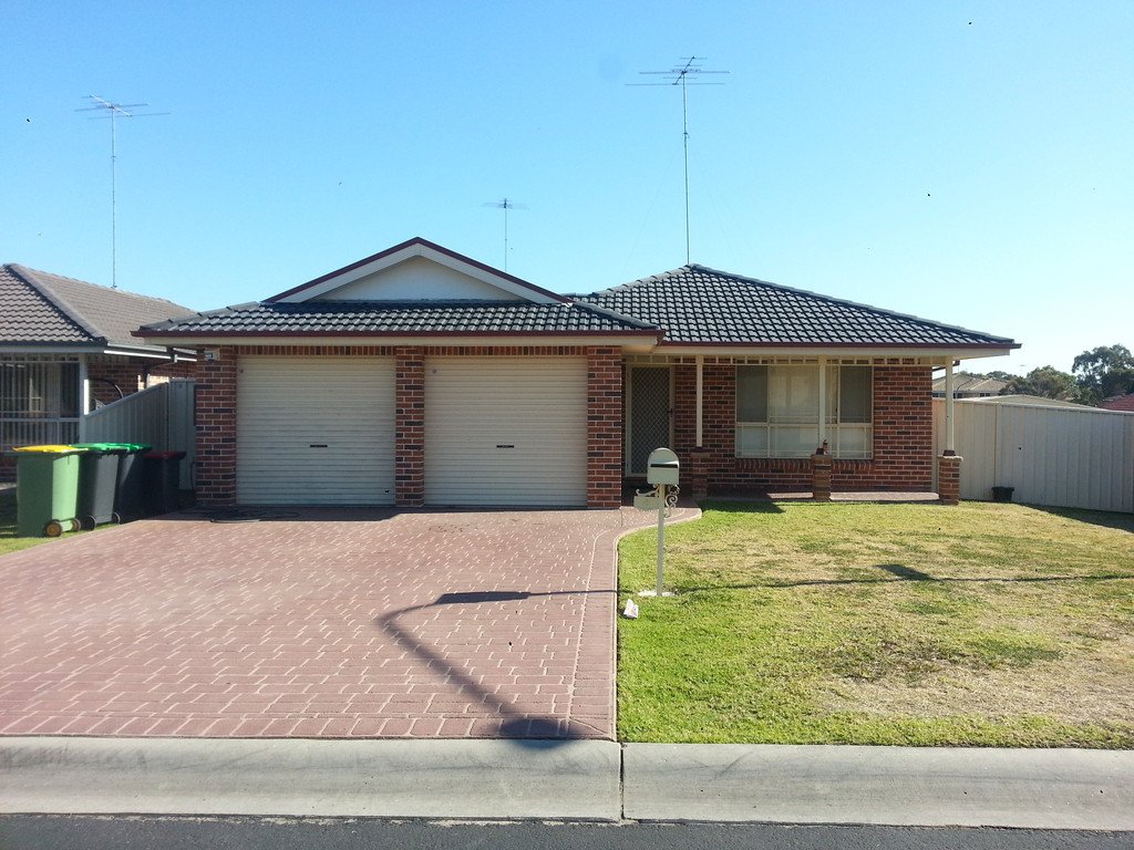 4 Woburn Place GLENMORE PARK 1