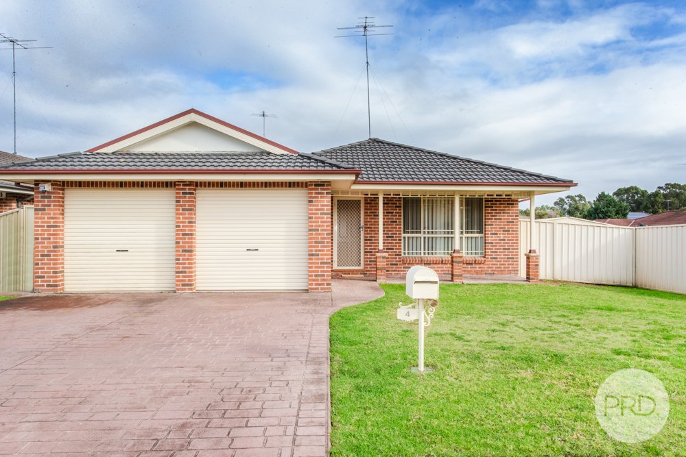 4 Woburn Place GLENMORE PARK 2