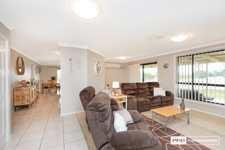 4 Woodside Road TAMWORTH 5