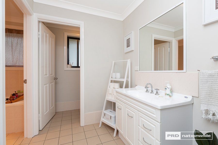 4 Woodside Road TAMWORTH 14