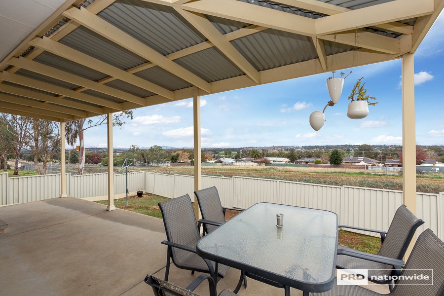 4 Woodside Road TAMWORTH 18