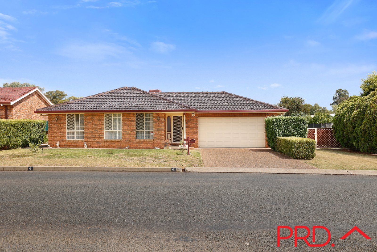 4 Woodward Avenue TAMWORTH 2