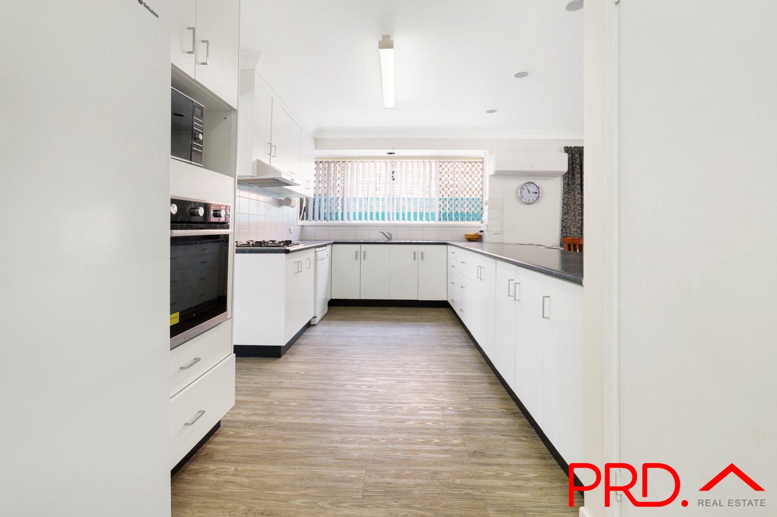 4 Woodward Avenue TAMWORTH 4