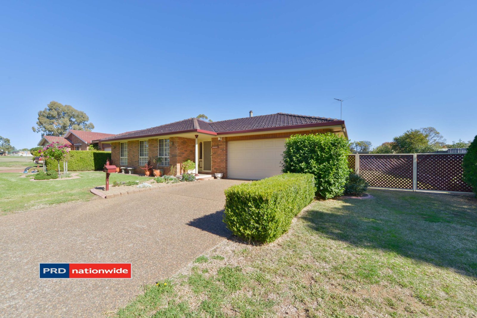4 Woodward Avenue TAMWORTH 1