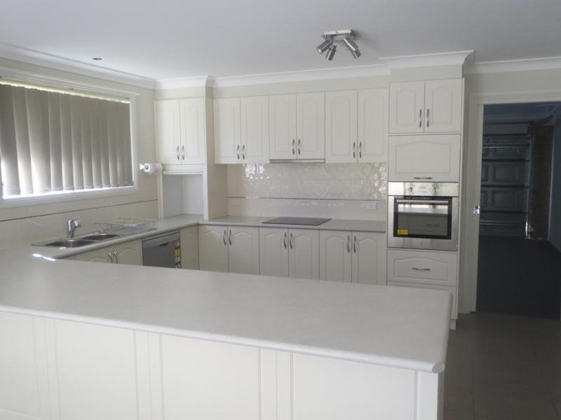 4 Wren Place TAMWORTH 2