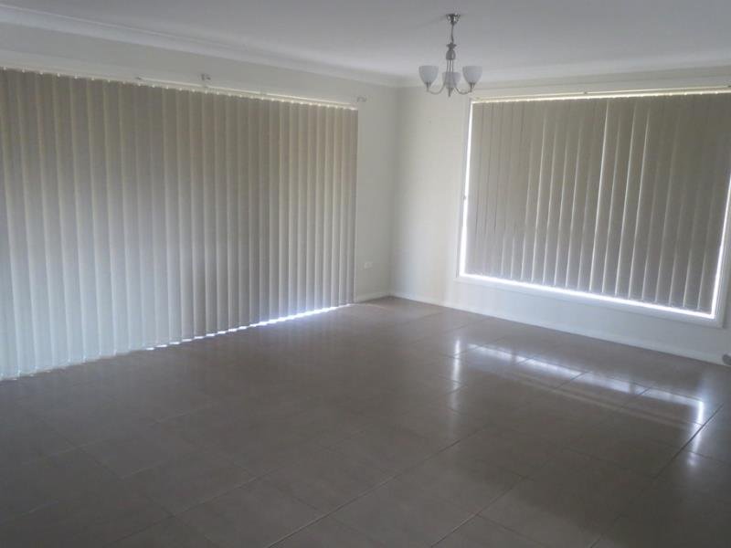 4 Wren Place TAMWORTH 3