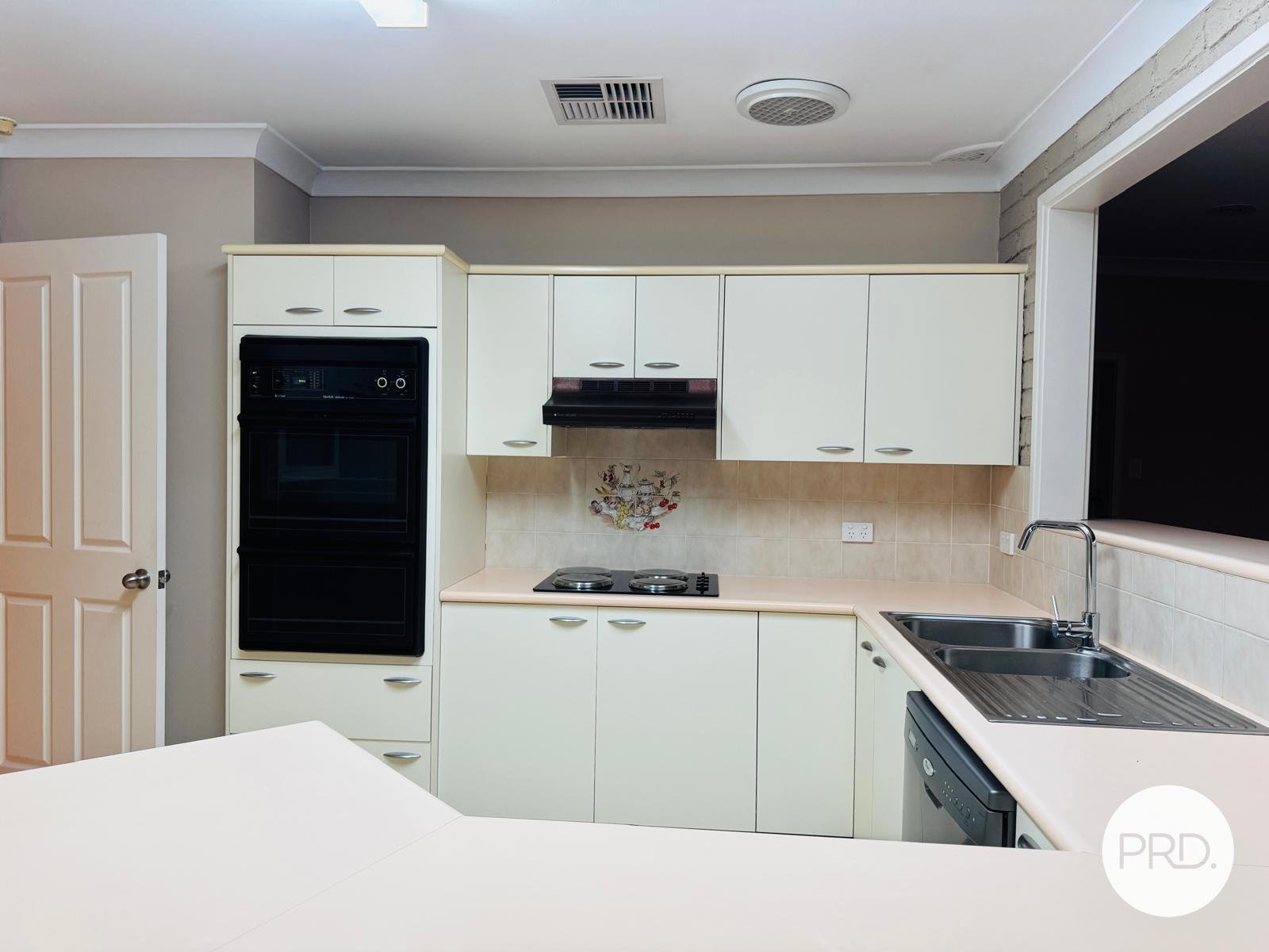 4 Wyatt Place LEUMEAH 4