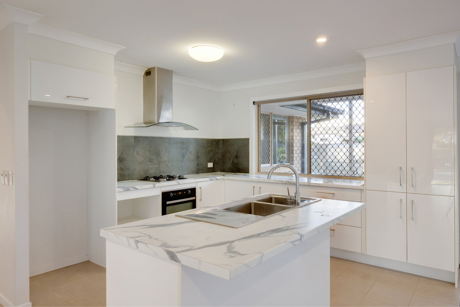 4 Yerrecoin Place BURLEIGH WATERS 5