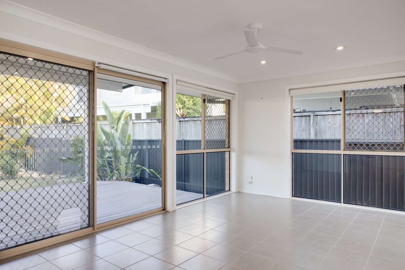 4 Yerrecoin Place BURLEIGH WATERS 9