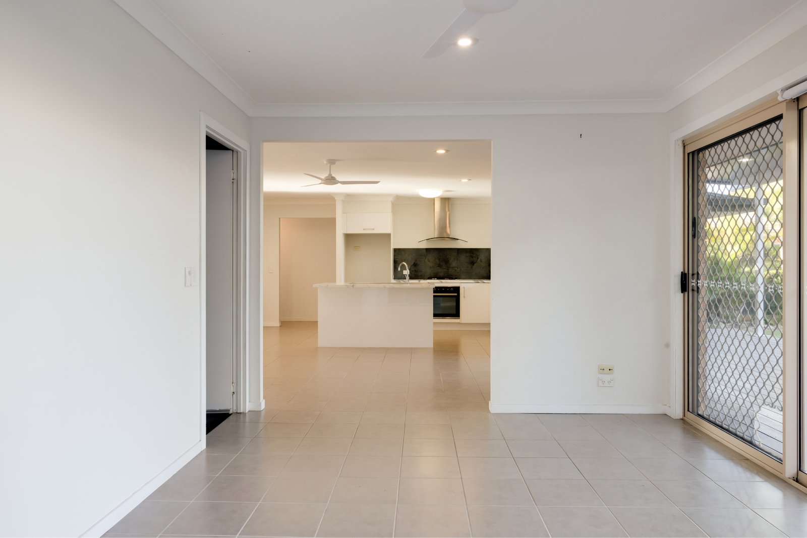 4 Yerrecoin Place BURLEIGH WATERS 10
