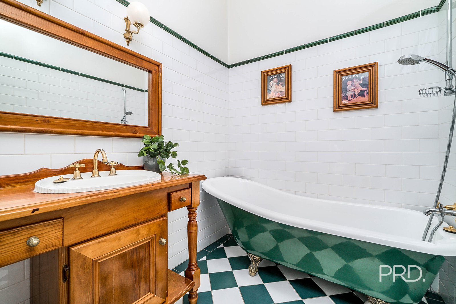 4 Young Street TURVEY PARK 8