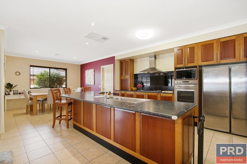 40 Amalfi Drive LAVINGTON 2