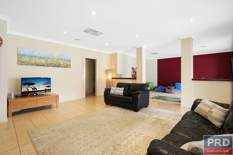 40 Amalfi Drive LAVINGTON 3