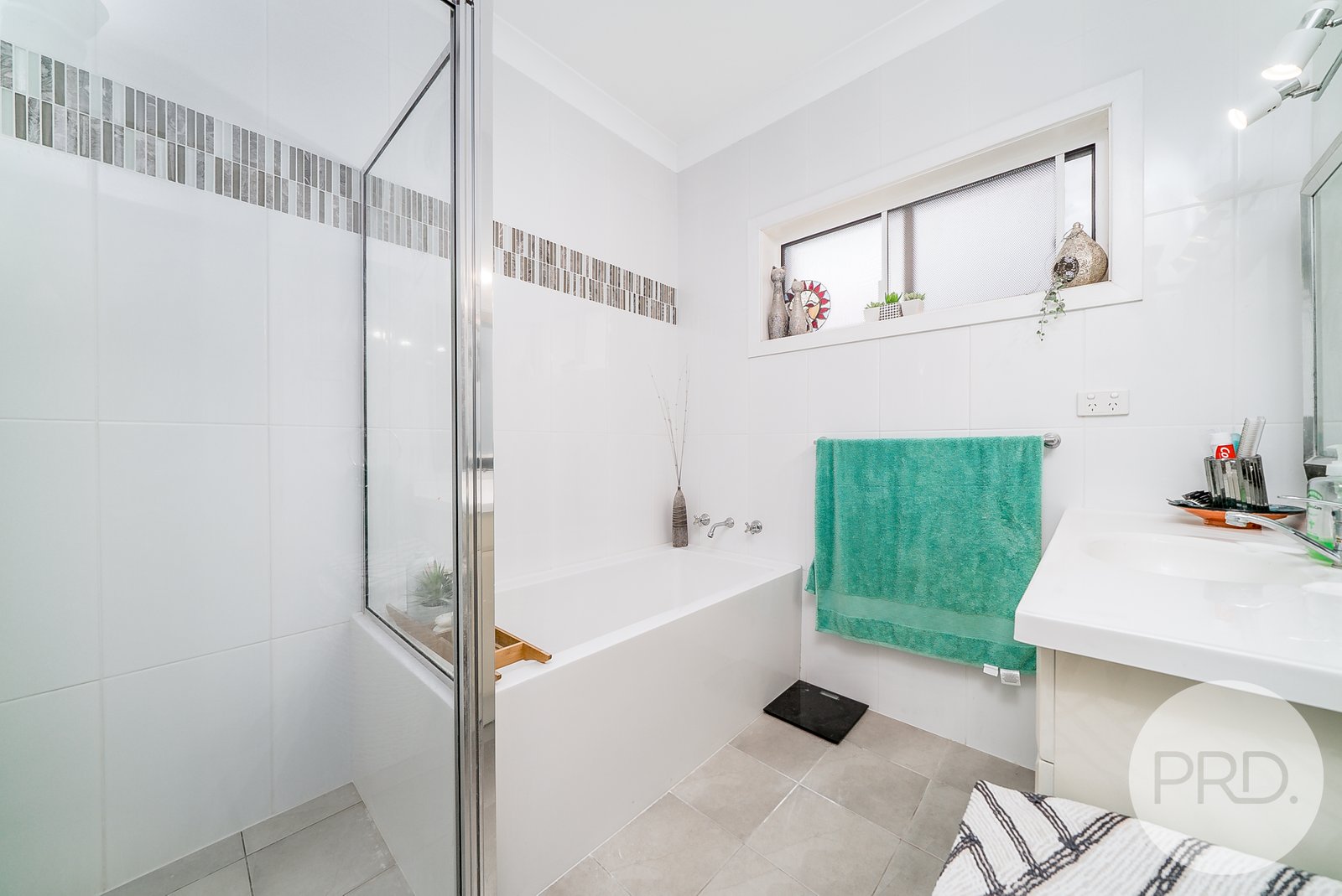 40 Balmoral Crescent LAKE ALBERT 13
