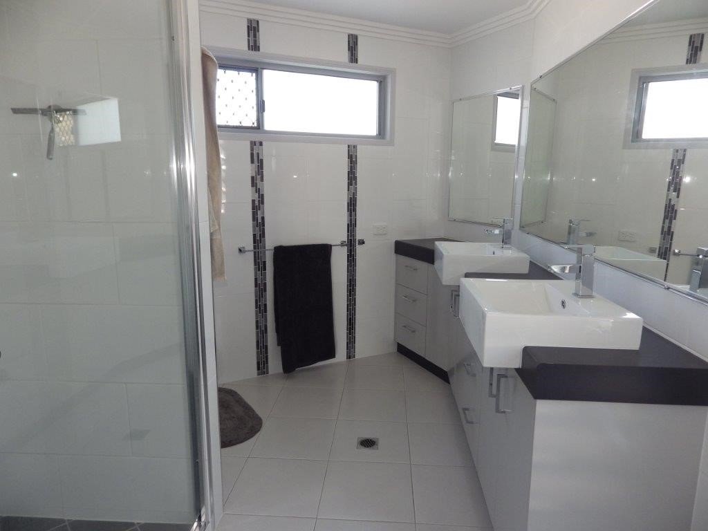 40 Bauhinia Street BOYNE ISLAND 8