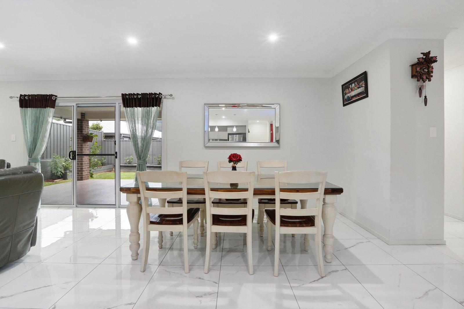 40 Crystal Avenue HORSLEY 4