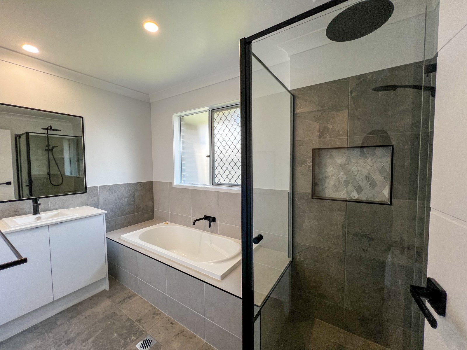 40 Eagle Avenue TAMWORTH 4