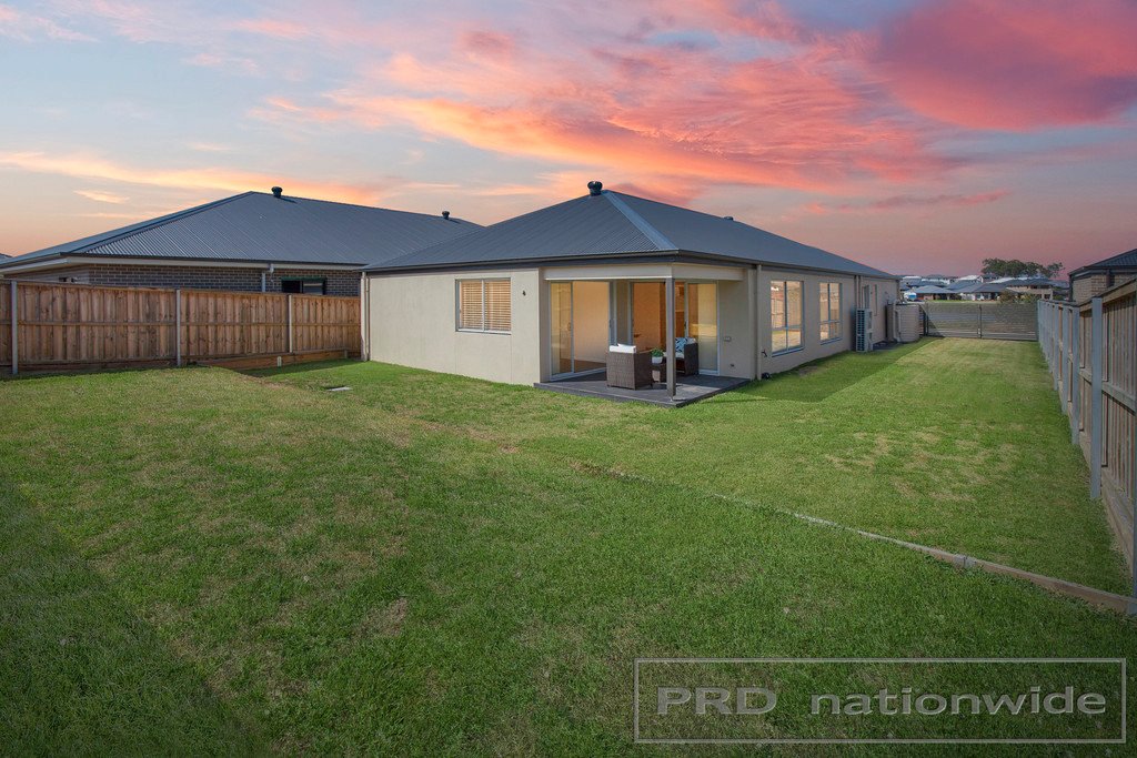 40 Emperor Parade CHISHOLM 13
