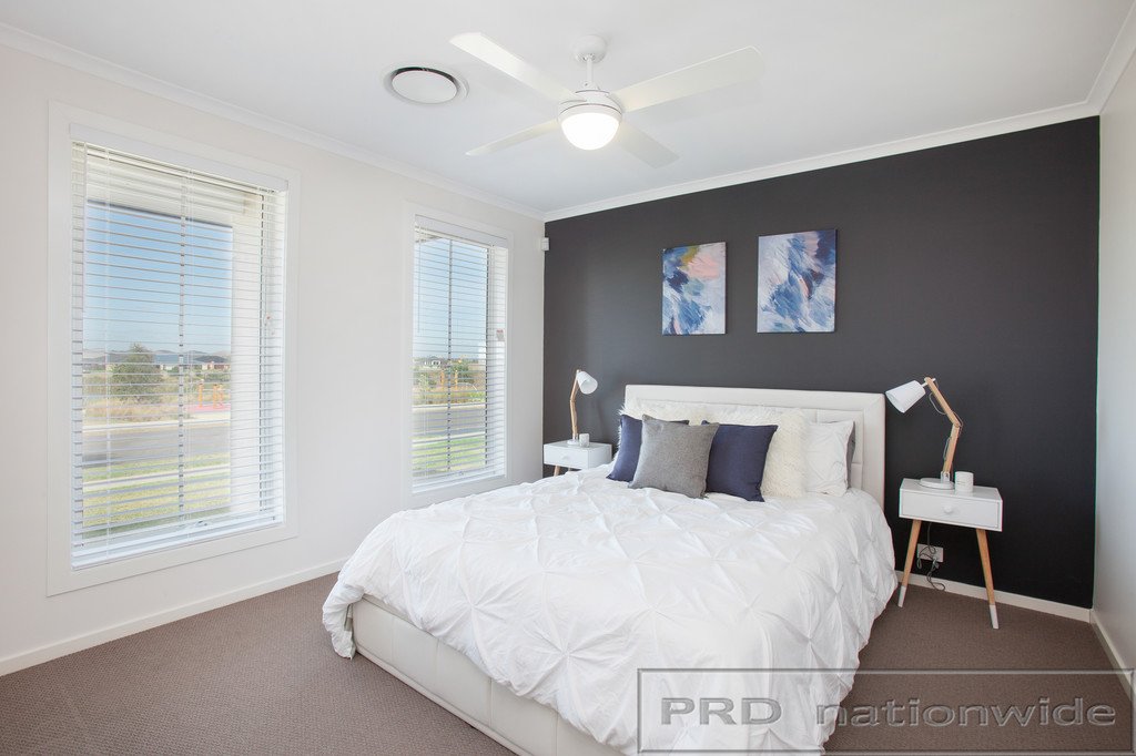 40 Emperor Parade CHISHOLM 18