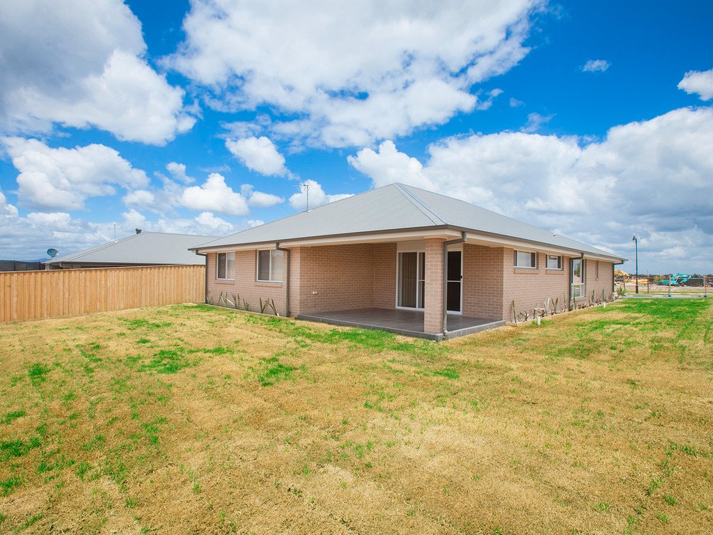 40 Harvest Boulevarde  CHISHOLM 9