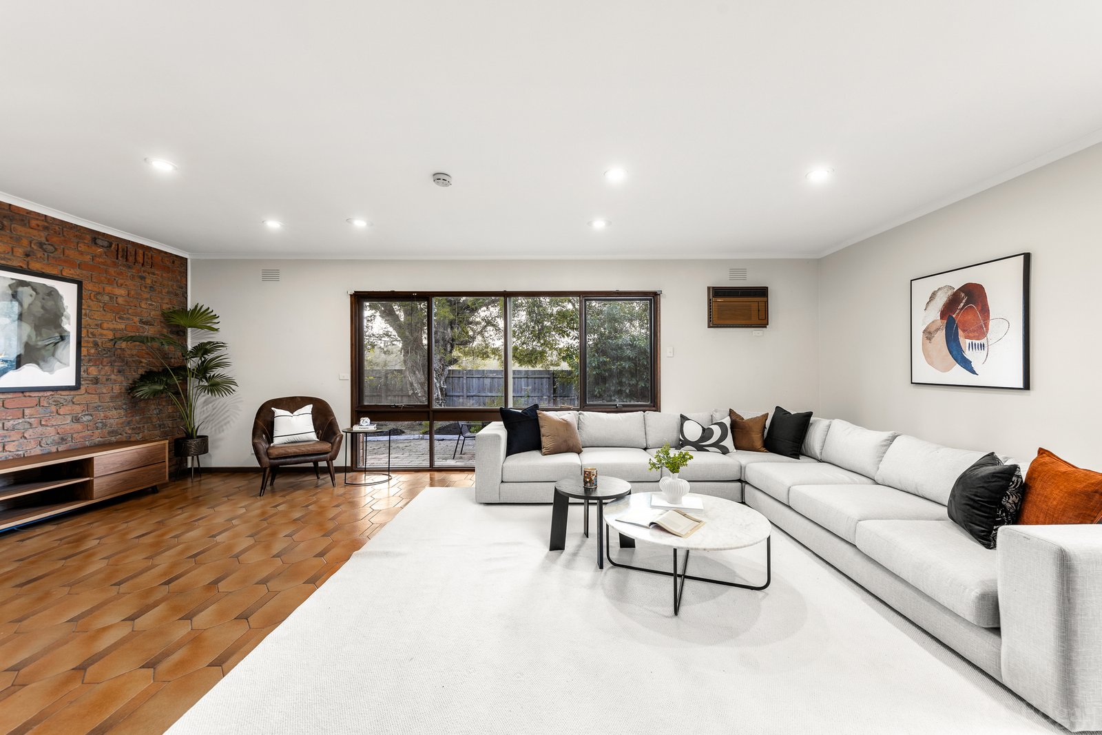 Real Estate and Property in 40 King Arthur Drive, Glen Waverley, VIC