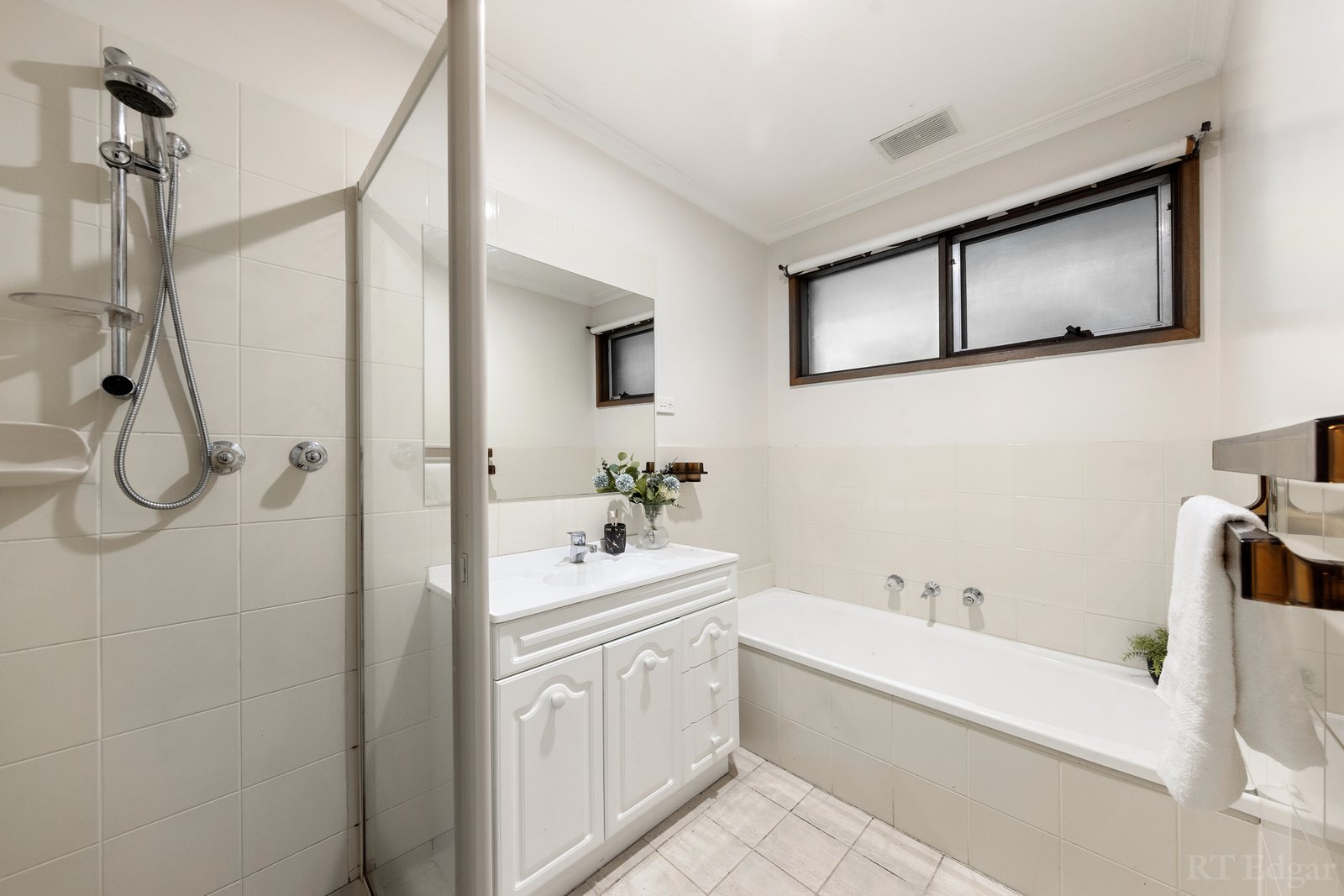 Real Estate and Property in 40 King Arthur Drive, Glen Waverley, VIC