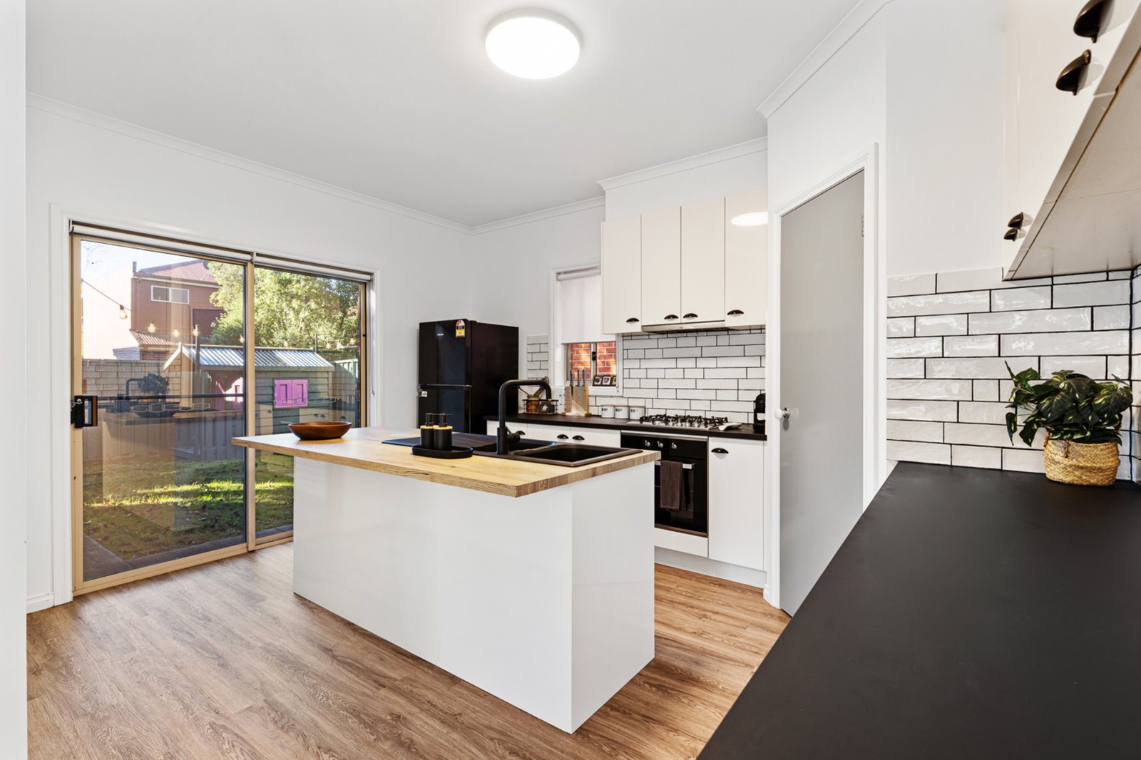 Gallery: 40 Lake Gardens Avenue