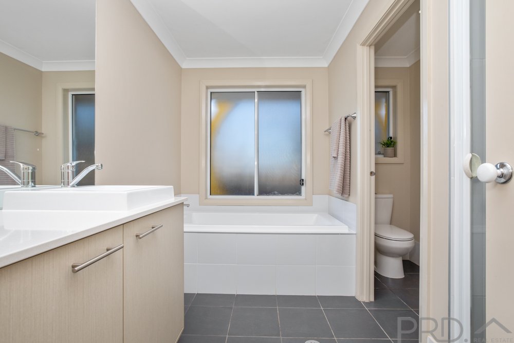 40 Lapwing Street ABERGLASSLYN 18