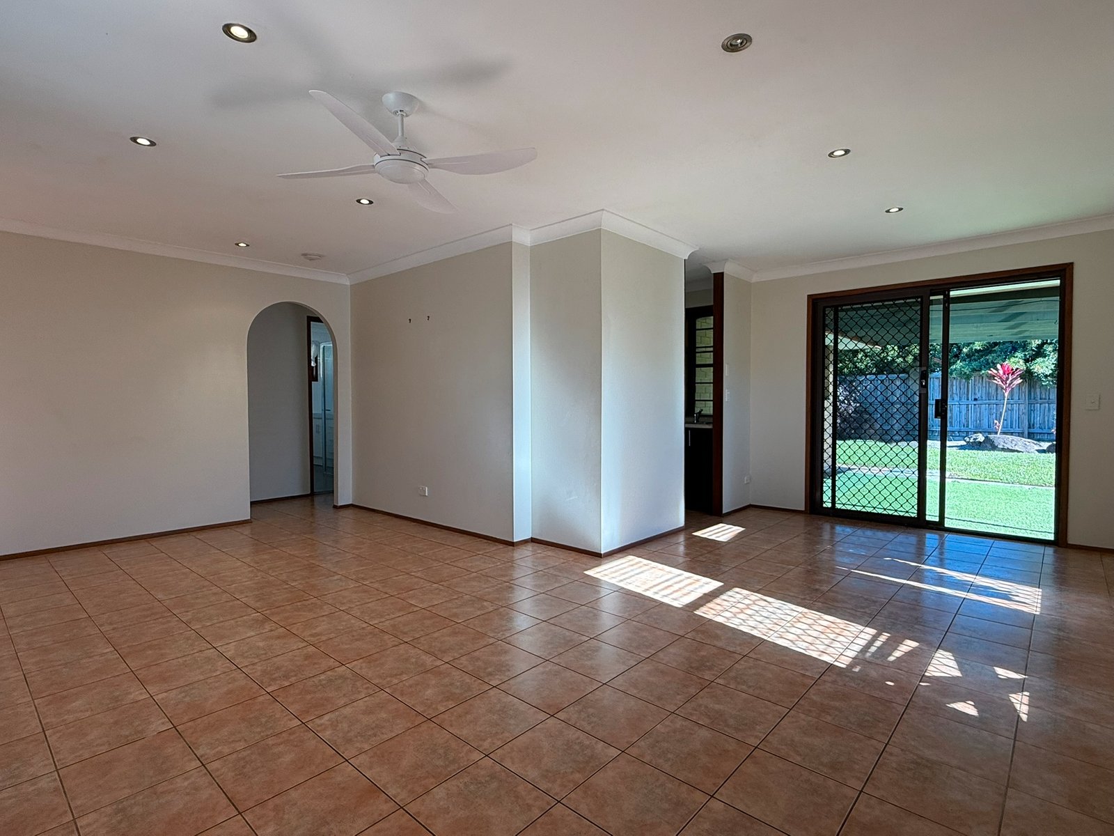 40 Lochinvar Court ASHMORE 8