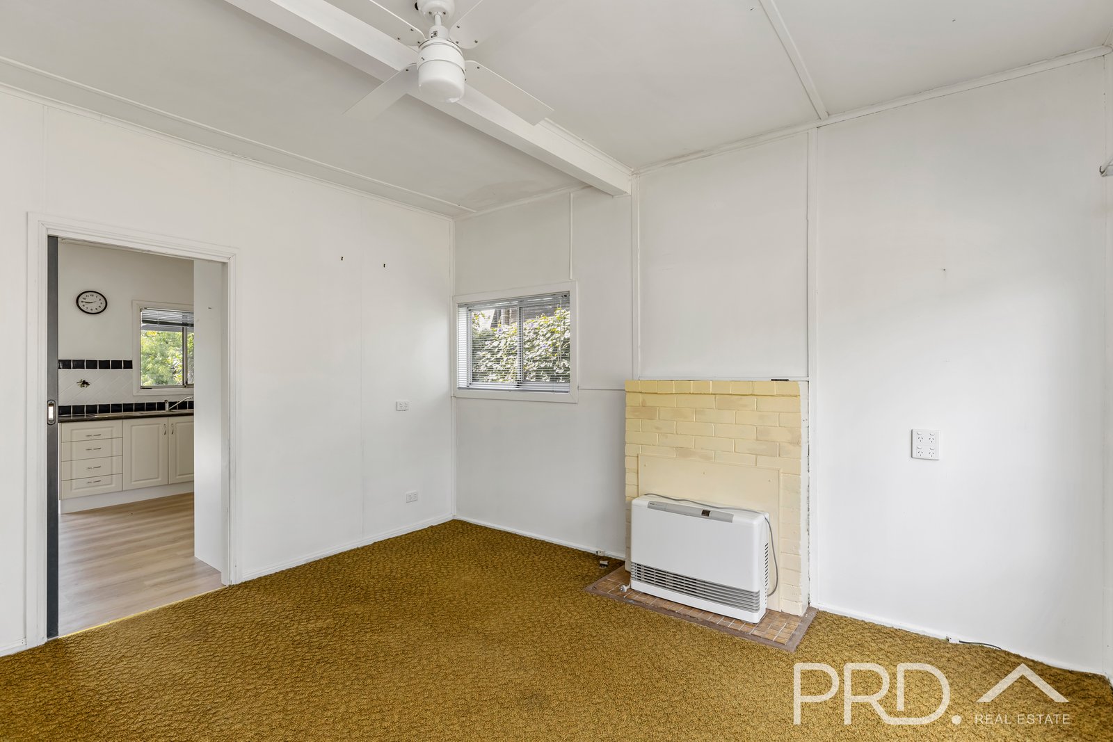 40 Lockhart Street ADELONG 2