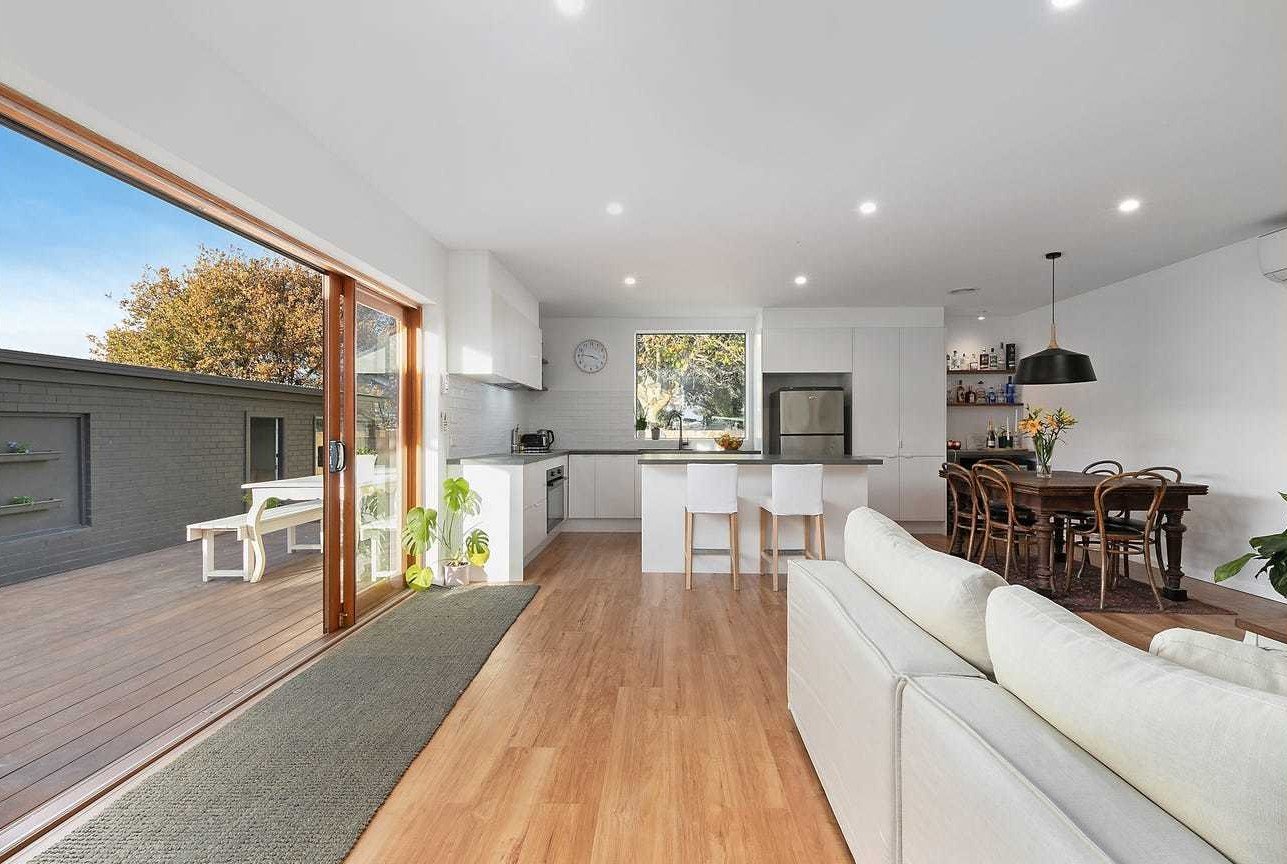 Gallery: 40 Maple Crescent
