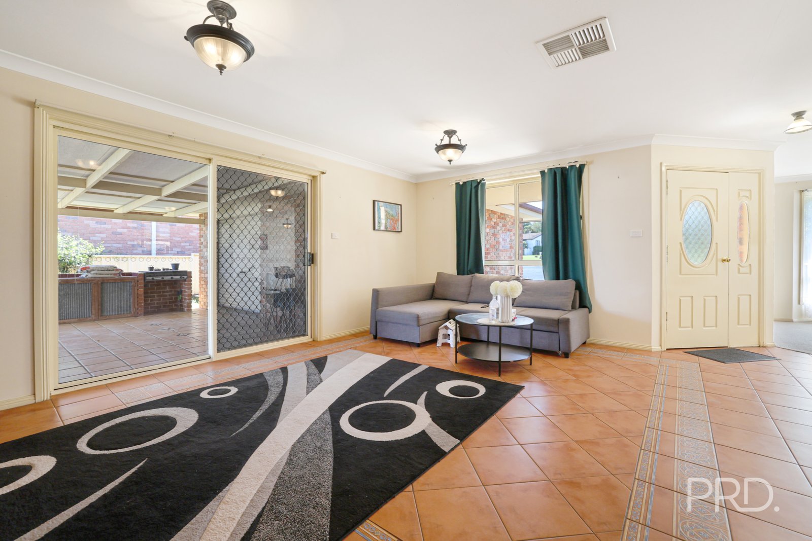 40 Milburn Road OXLEY VALE 4
